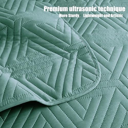Whale Flotilla Turquoise Green Queen Quilt Set