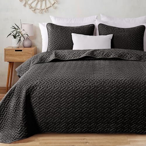 Exclusivo Mezcla Full Queen Quilt Set with Basket Weave Pattern Black