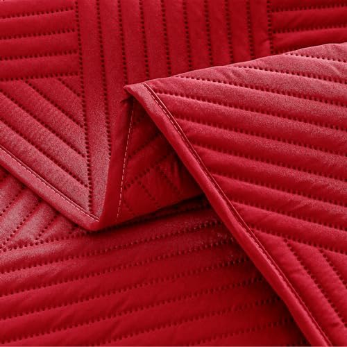 Whale Flotilla King Quilt Set Red 96x104 Inches