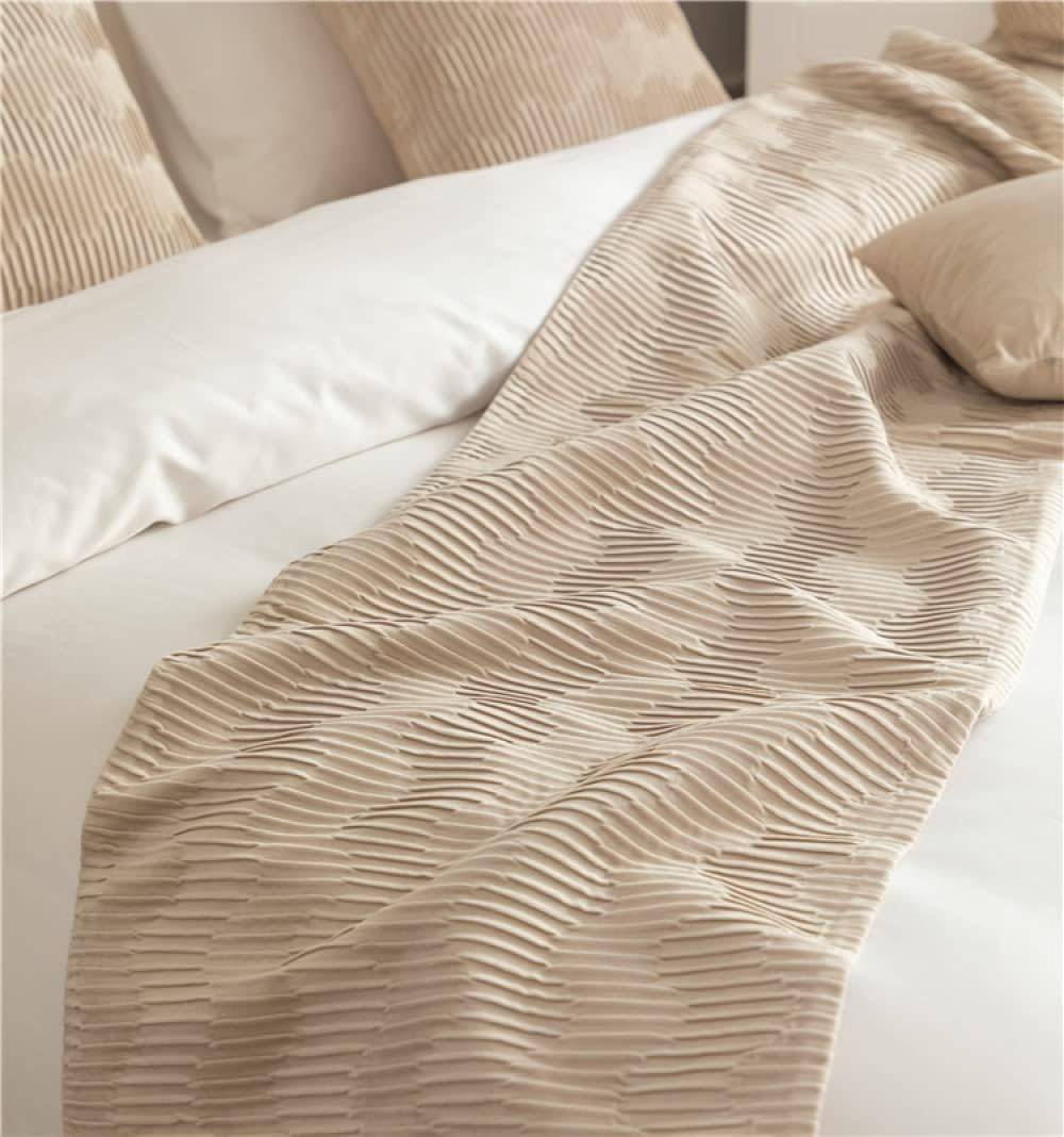 Tophacker Velvet Bed Runner with 2 Cushion Covers
