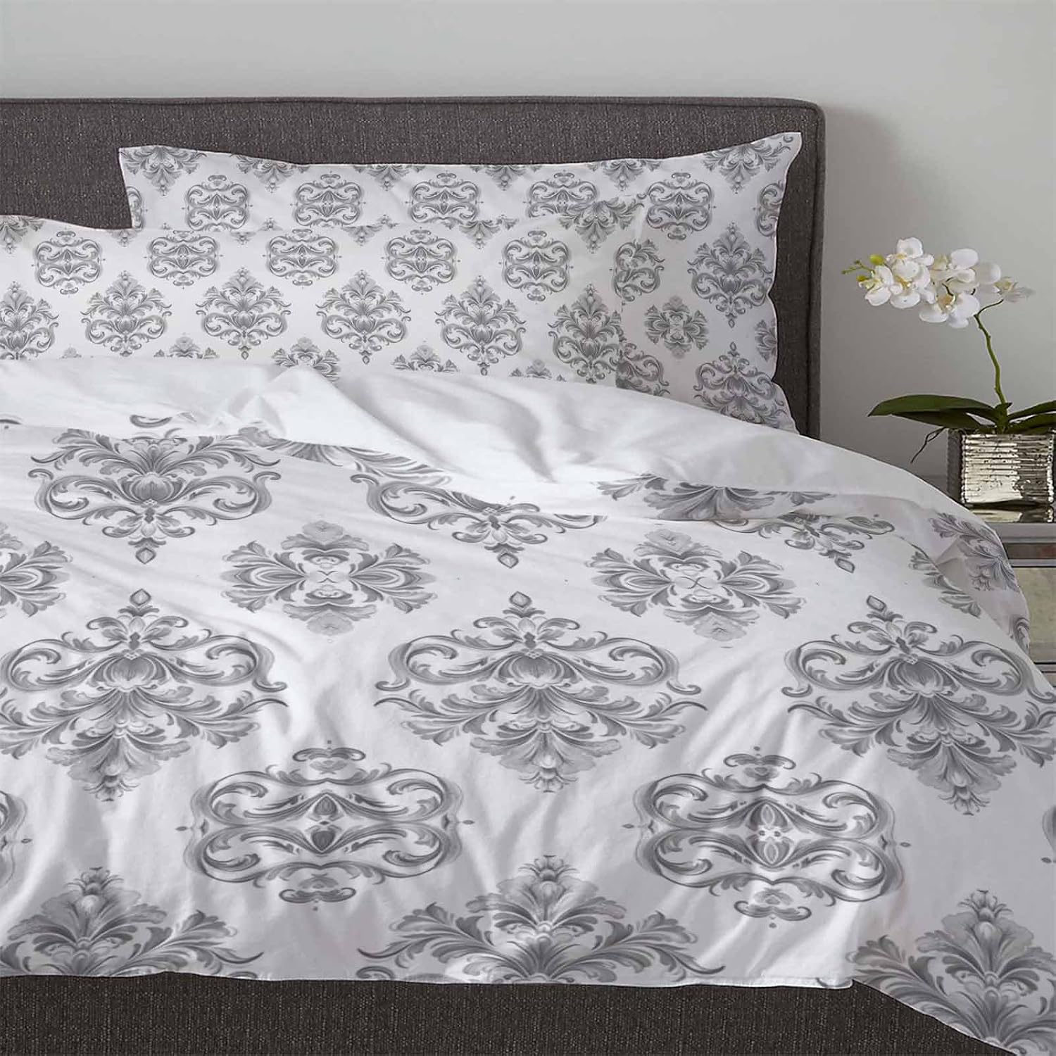 3 Piece Queen Size Bedding Set with Zipper Closure