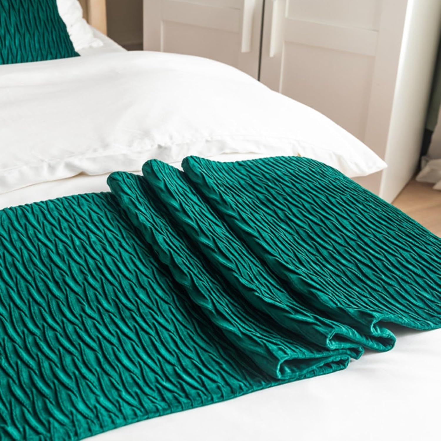 Velvet Bed Runner with Wave Pattern Emerald Green 45x210cm