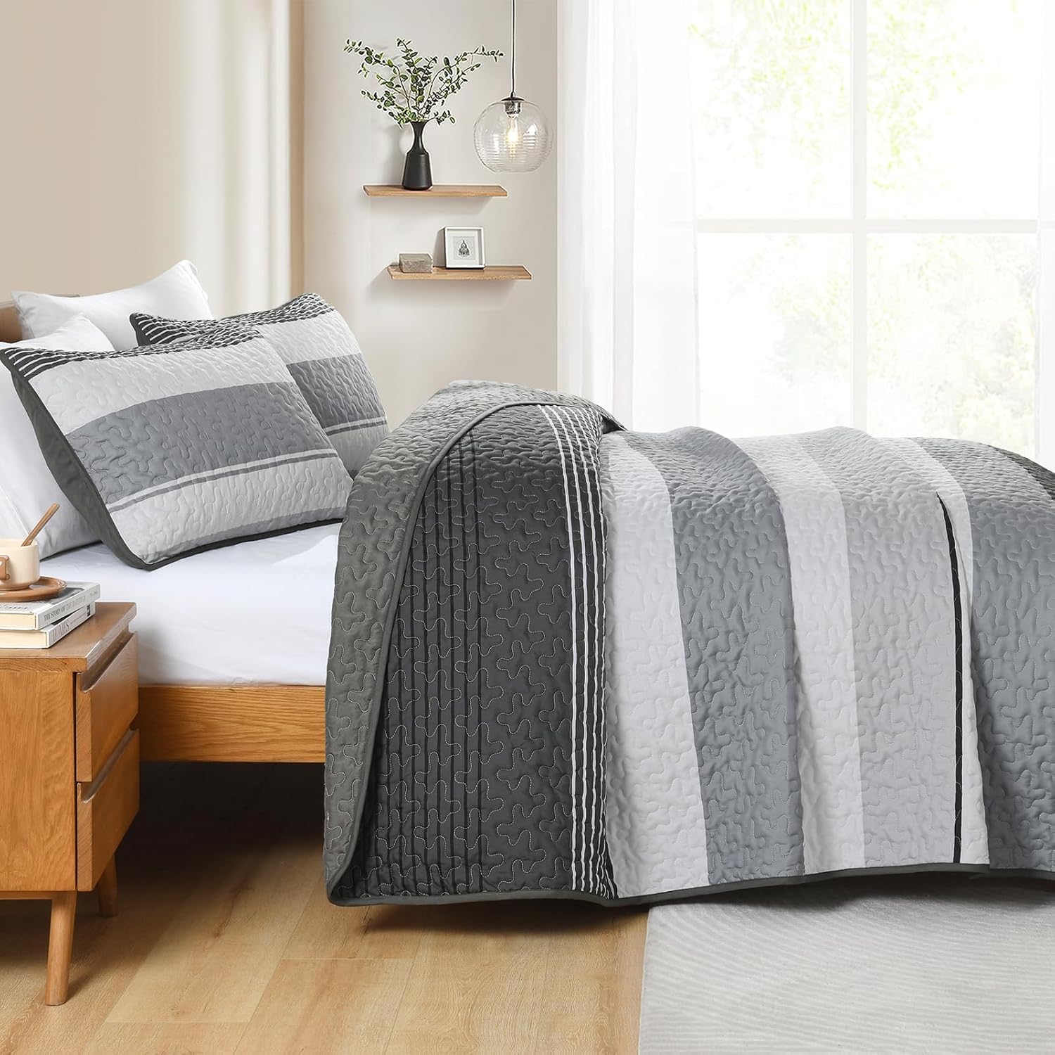 Dinjoy Black and White Striped King Size Quilt Set