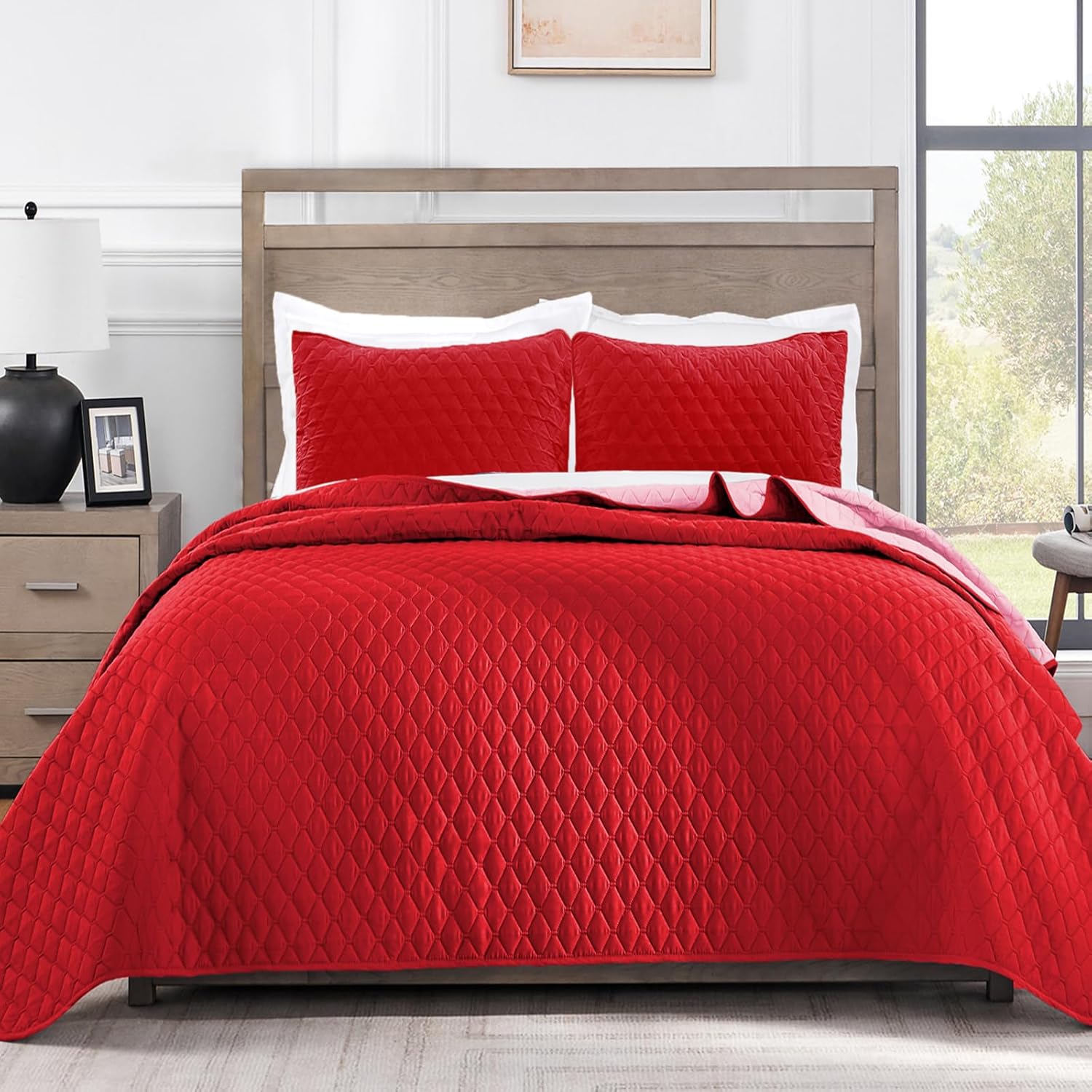 Exclusivo Mezcla Reversible Queen Quilt Bedding Set with Pillow Shams