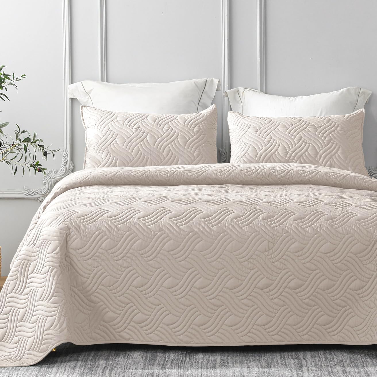 Whale Flotilla Queen Size Quilt Set with 2 Pillow Shams
