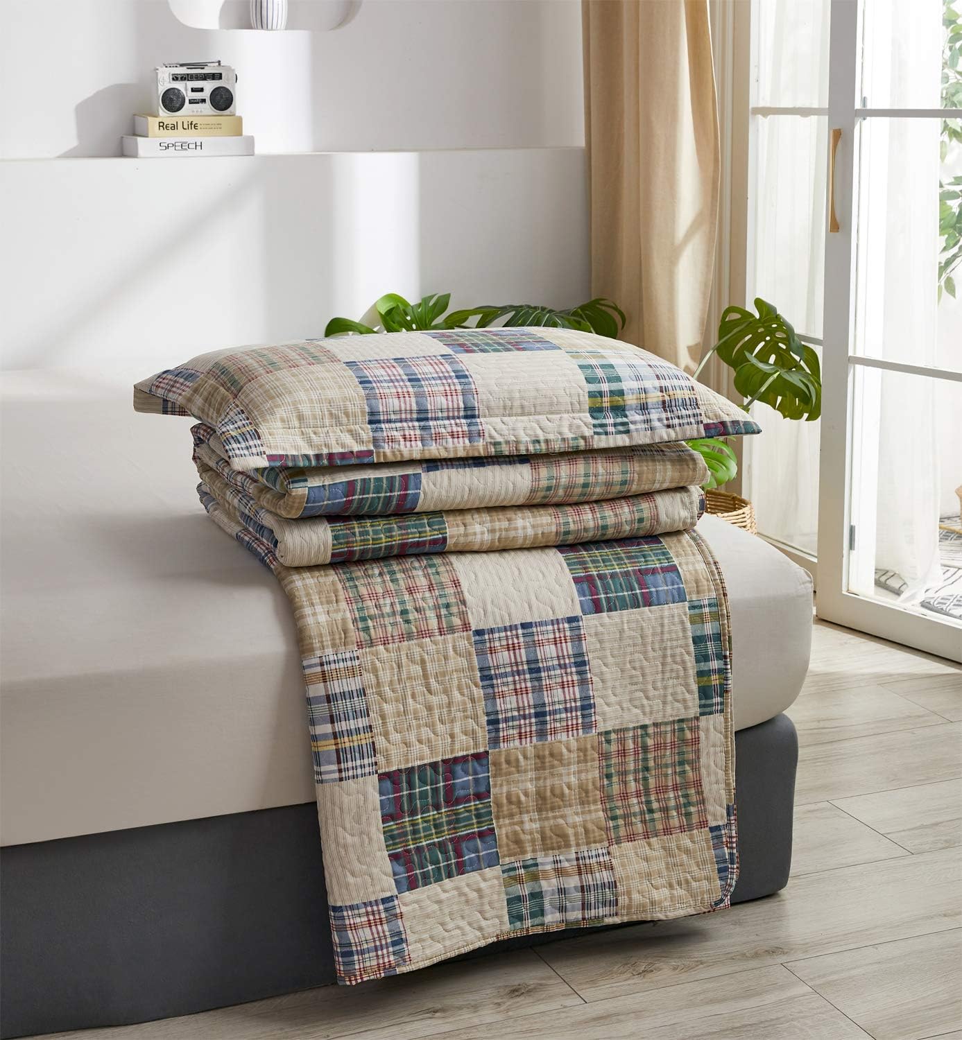 Hailea Beige Plaid Quilt Set Full Queen