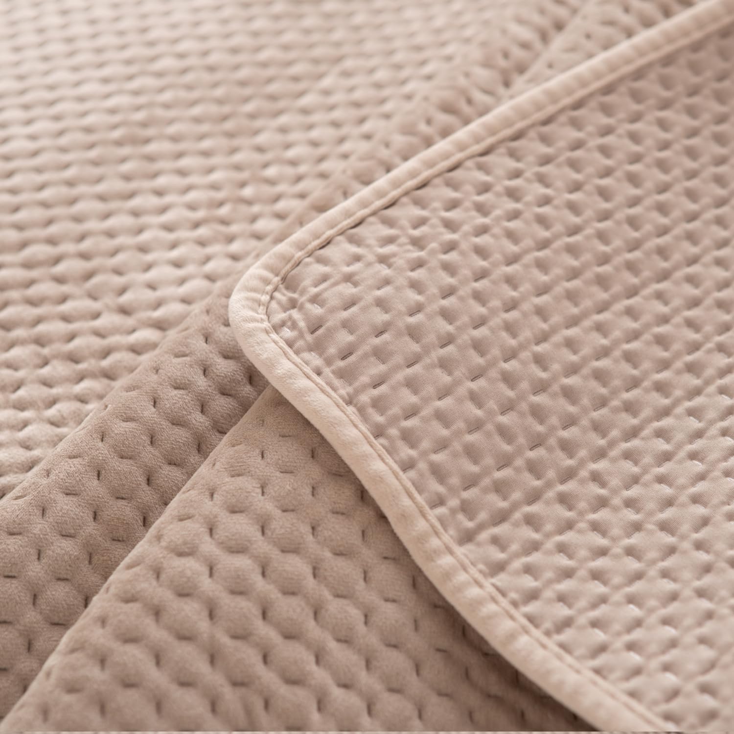 KASENTEX Plush Poly-Velvet Quilt Set with Shams - Queen Size