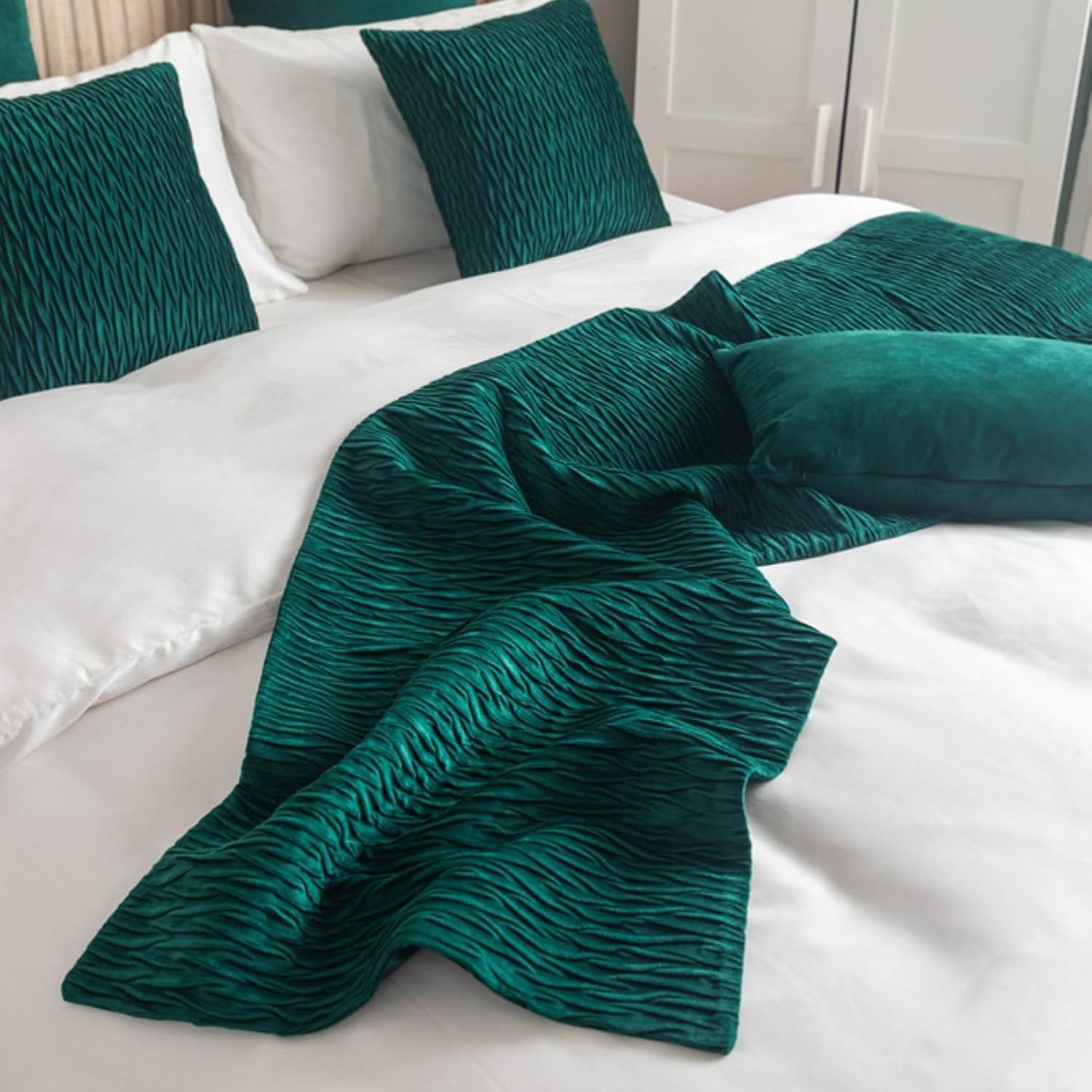 Velvet Bed Runner with Wave Pattern Emerald Green 45x210cm