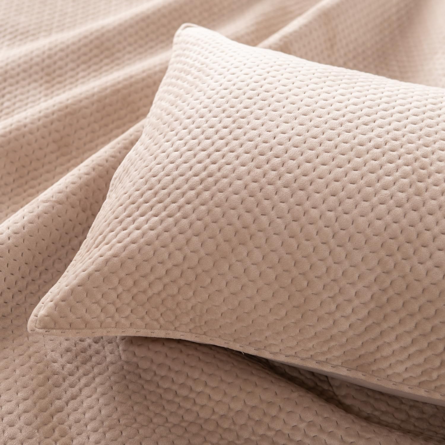 KASENTEX Plush Poly-Velvet Quilt Set with Shams - Queen Size