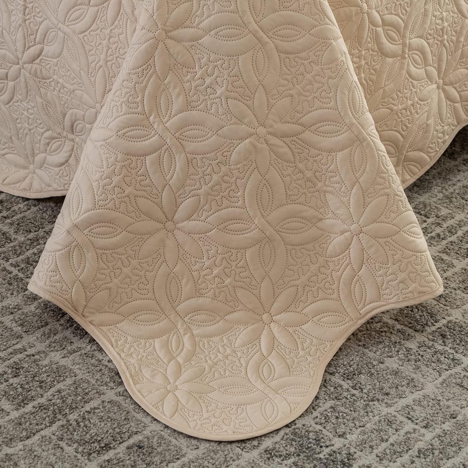 Auemtyn King Size Quilt Set 3 Pieces Floral Pattern