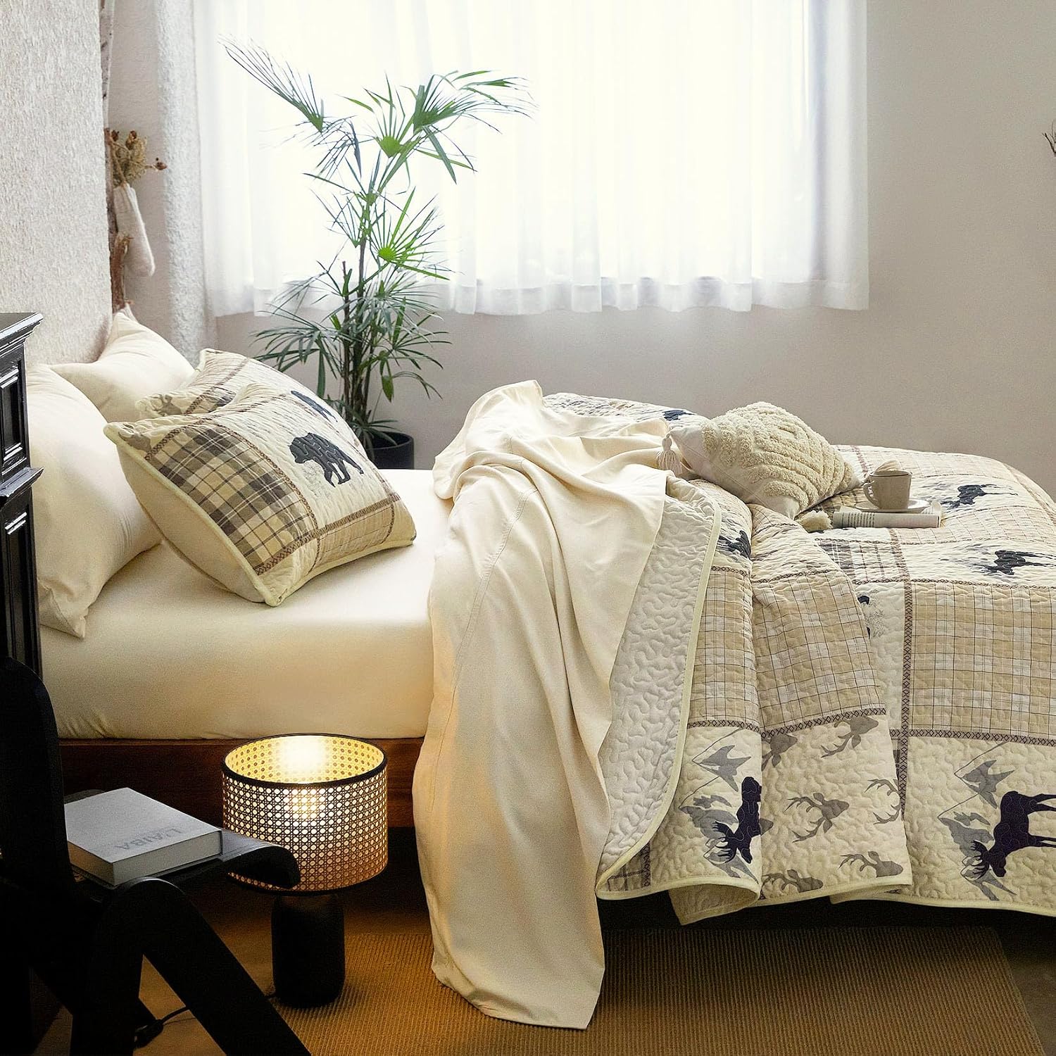 Wake In Cloud Rustic Quilt Set with Wildlife Pattern