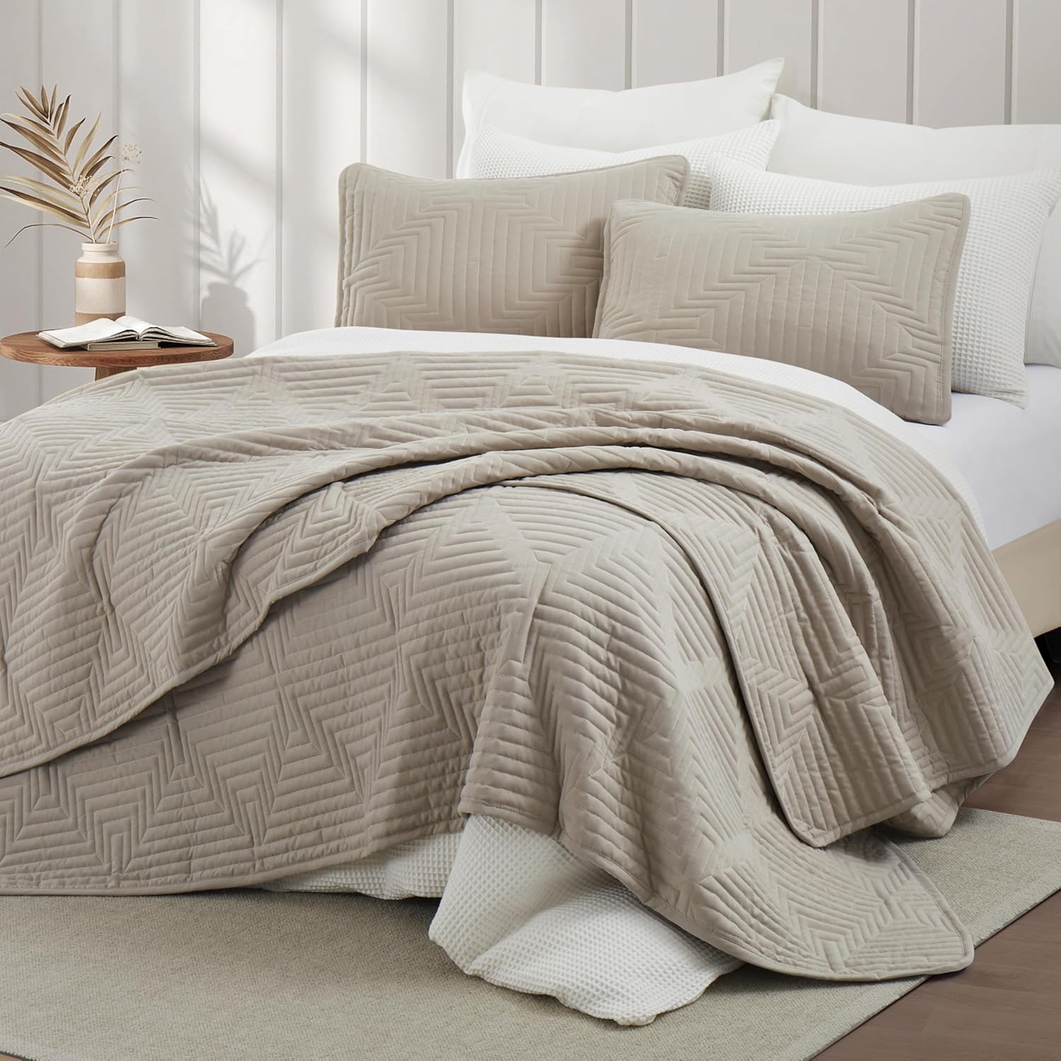 Oli Anderson Khaki King Quilt Set with Pillow Shams