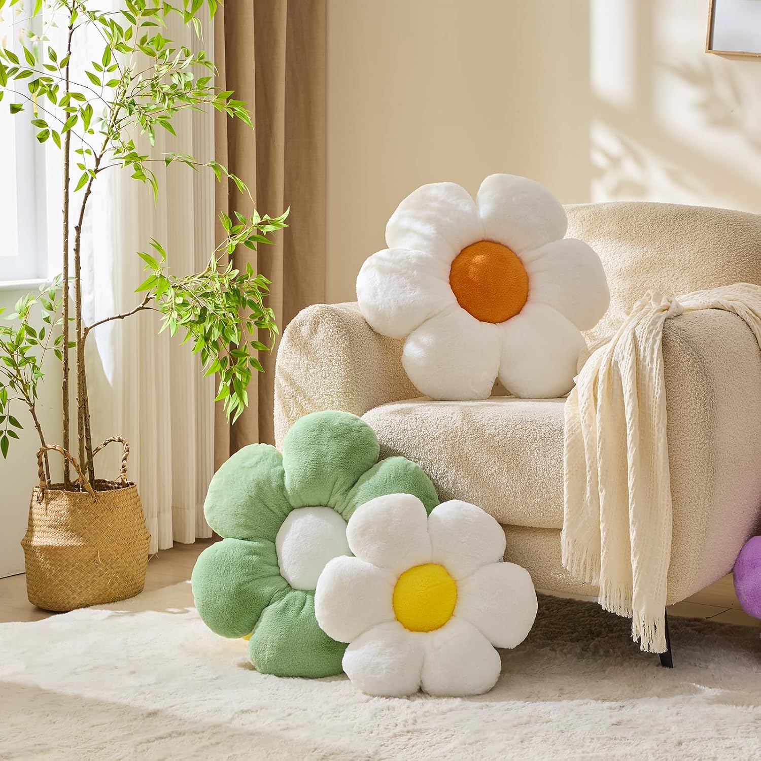 Cute Daisy Shaped Throw Pillow - White Yellow 1574 Inch