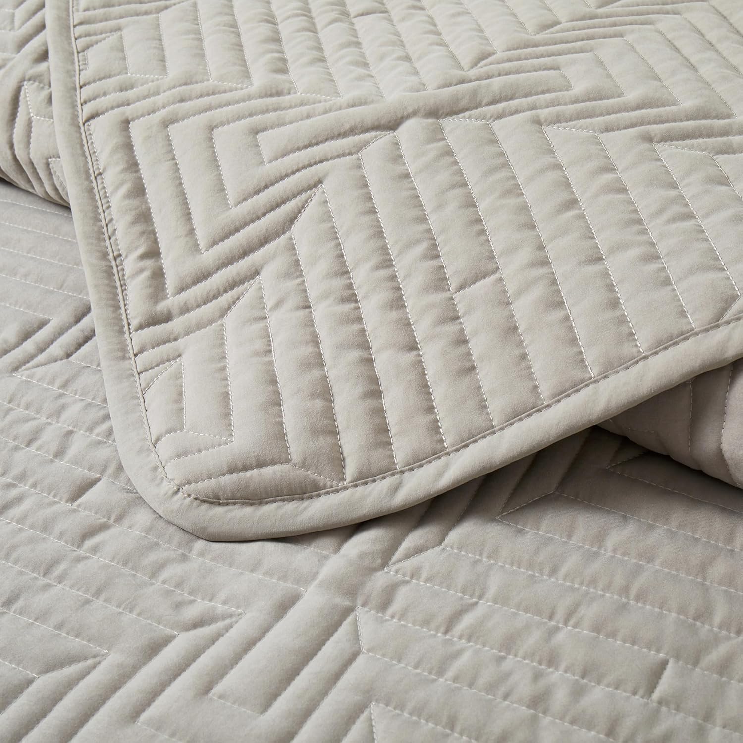 Oli Anderson Khaki King Quilt Set with Pillow Shams