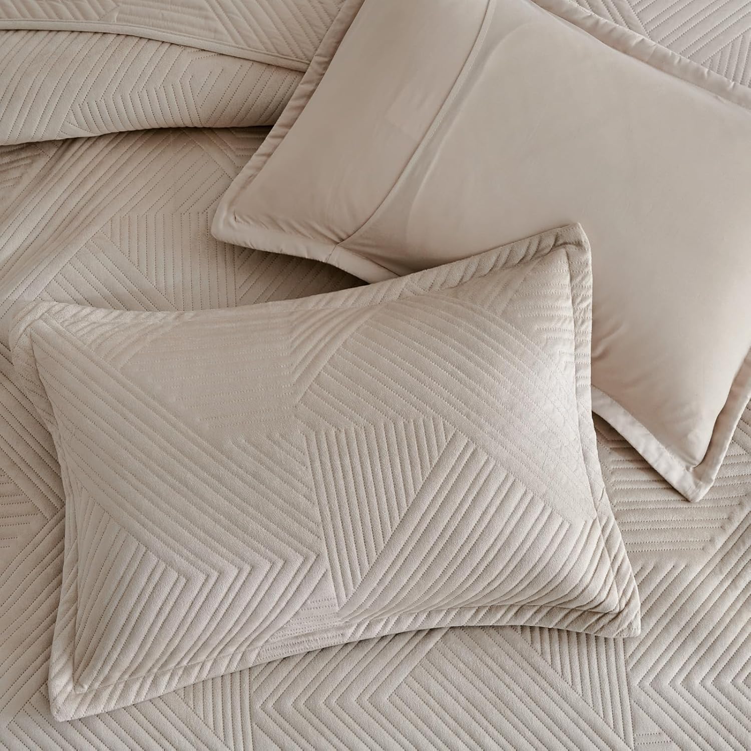WARMDERN Velvet Quilt Set Queen Size