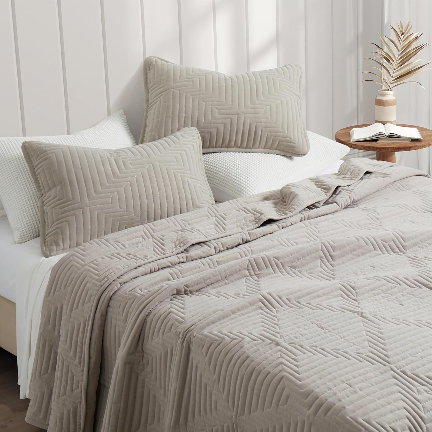 Oli Anderson Khaki King Quilt Set with Pillow Shams