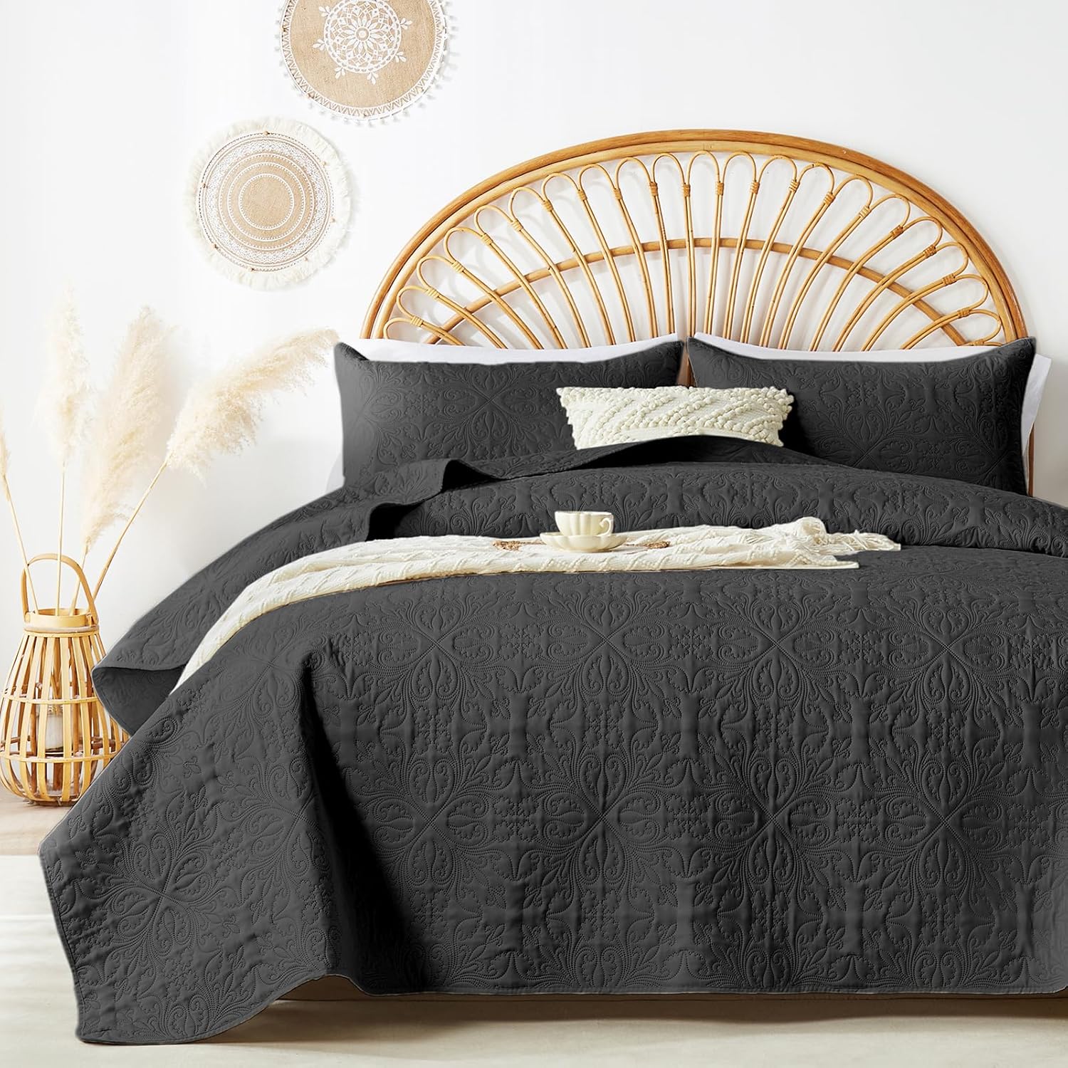Akkialla King Size Quilt Bedding Set - Modern Microfiber Floral Pattern