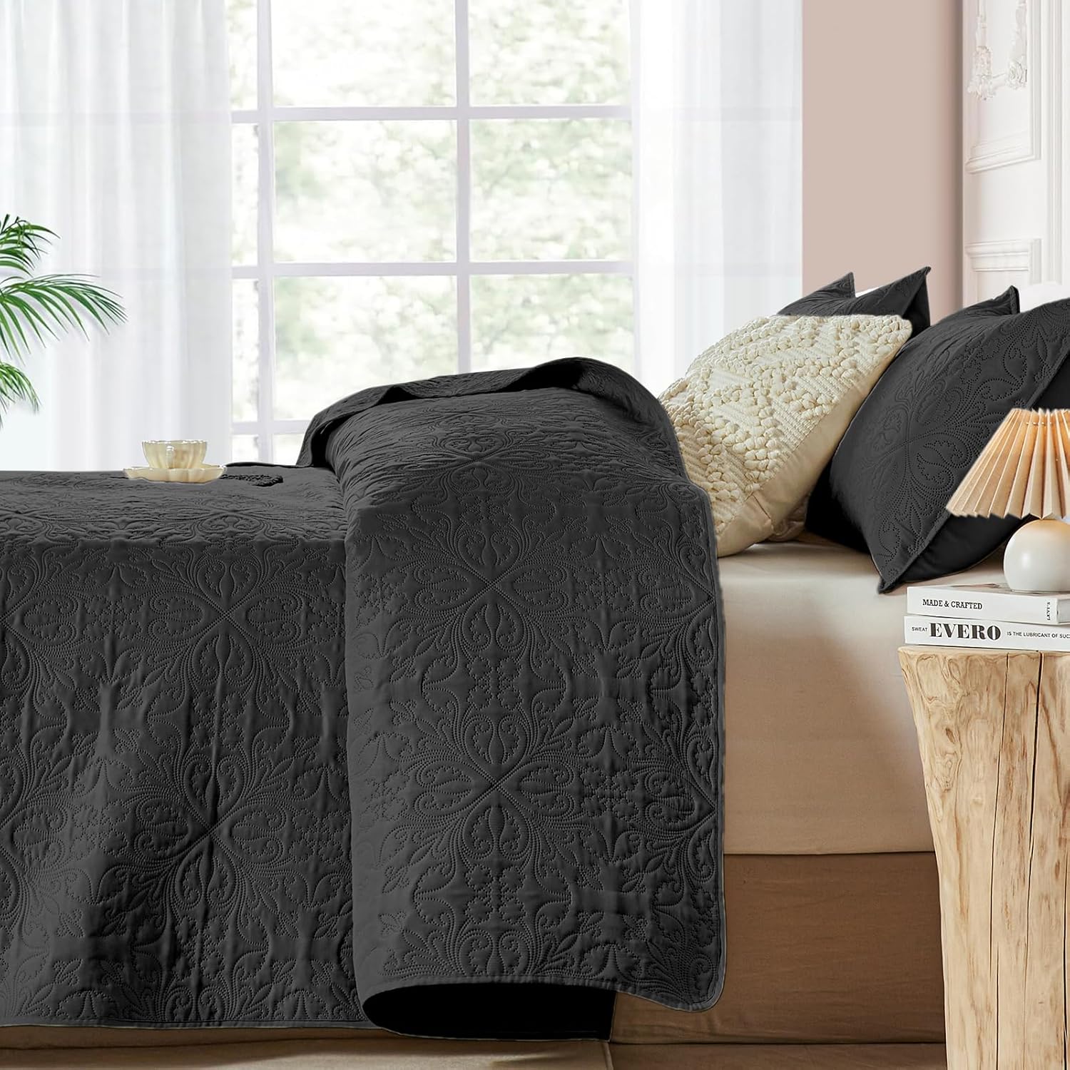 Akkialla King Size Quilt Bedding Set - Modern Microfiber Floral Pattern