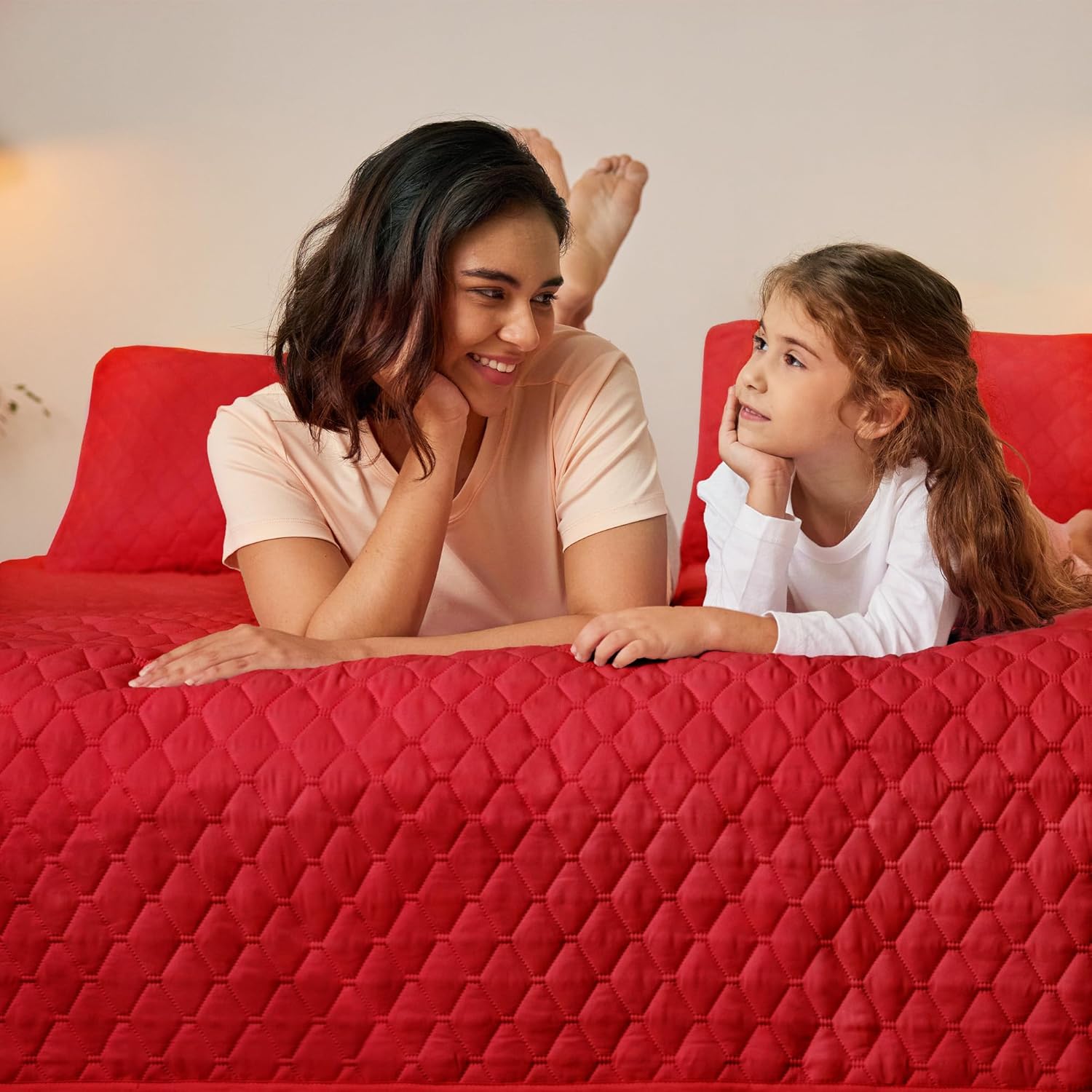 Exclusivo Mezcla Reversible Queen Quilt Bedding Set with Pillow Shams