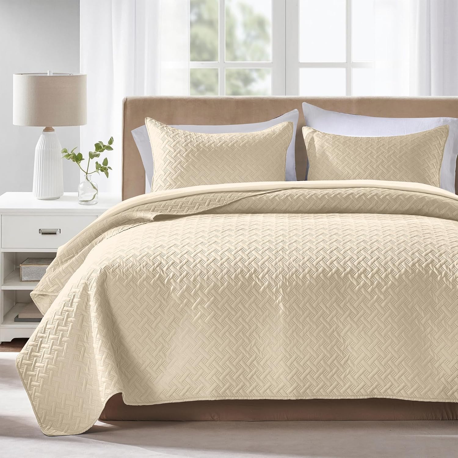 FLYMME King Quilt Bedspread Set with 2 Shams Beige Geometric Stripe Pattern