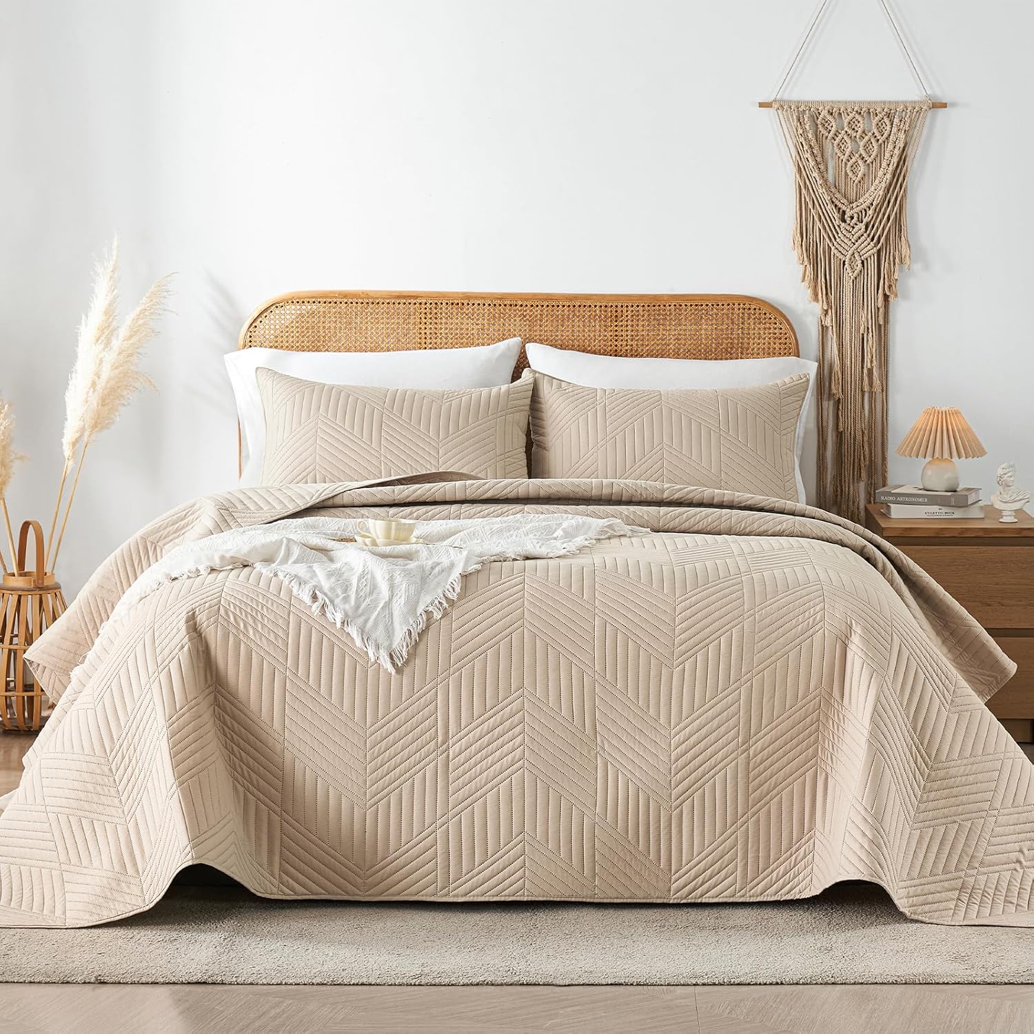 Davulos Reversible Microfiber Quilt Set Beige