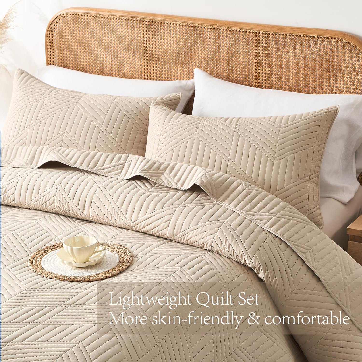 Davulos Reversible Microfiber Quilt Set Beige