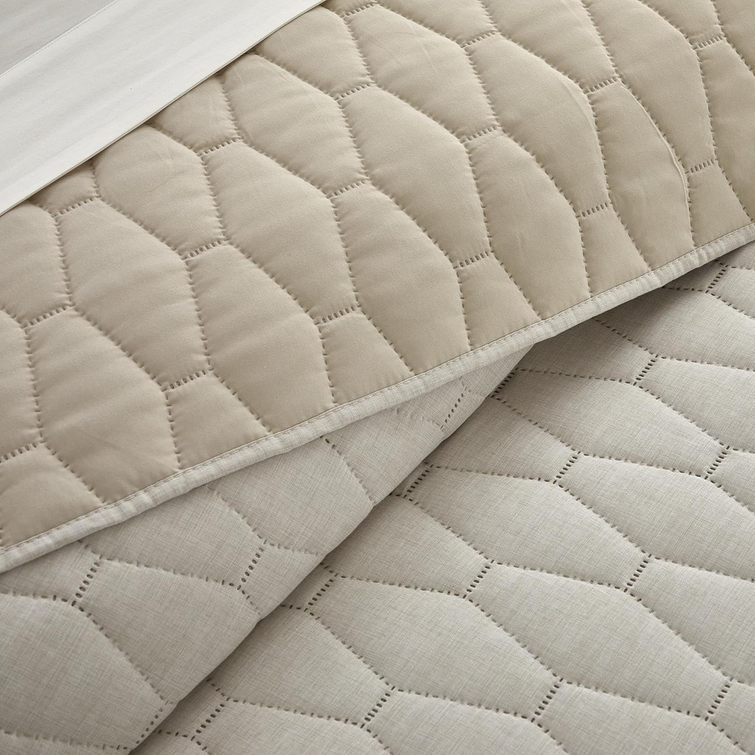 Chic Home Nyla 3 Piece Queen Quilt Set - Beige Hexagon Pattern