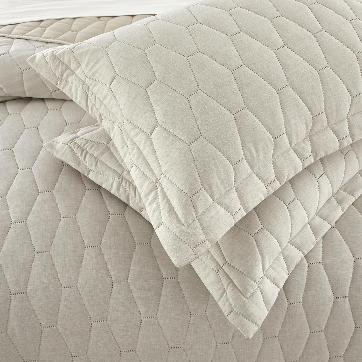 Chic Home Nyla 3 Piece Queen Quilt Set - Beige Hexagon Pattern