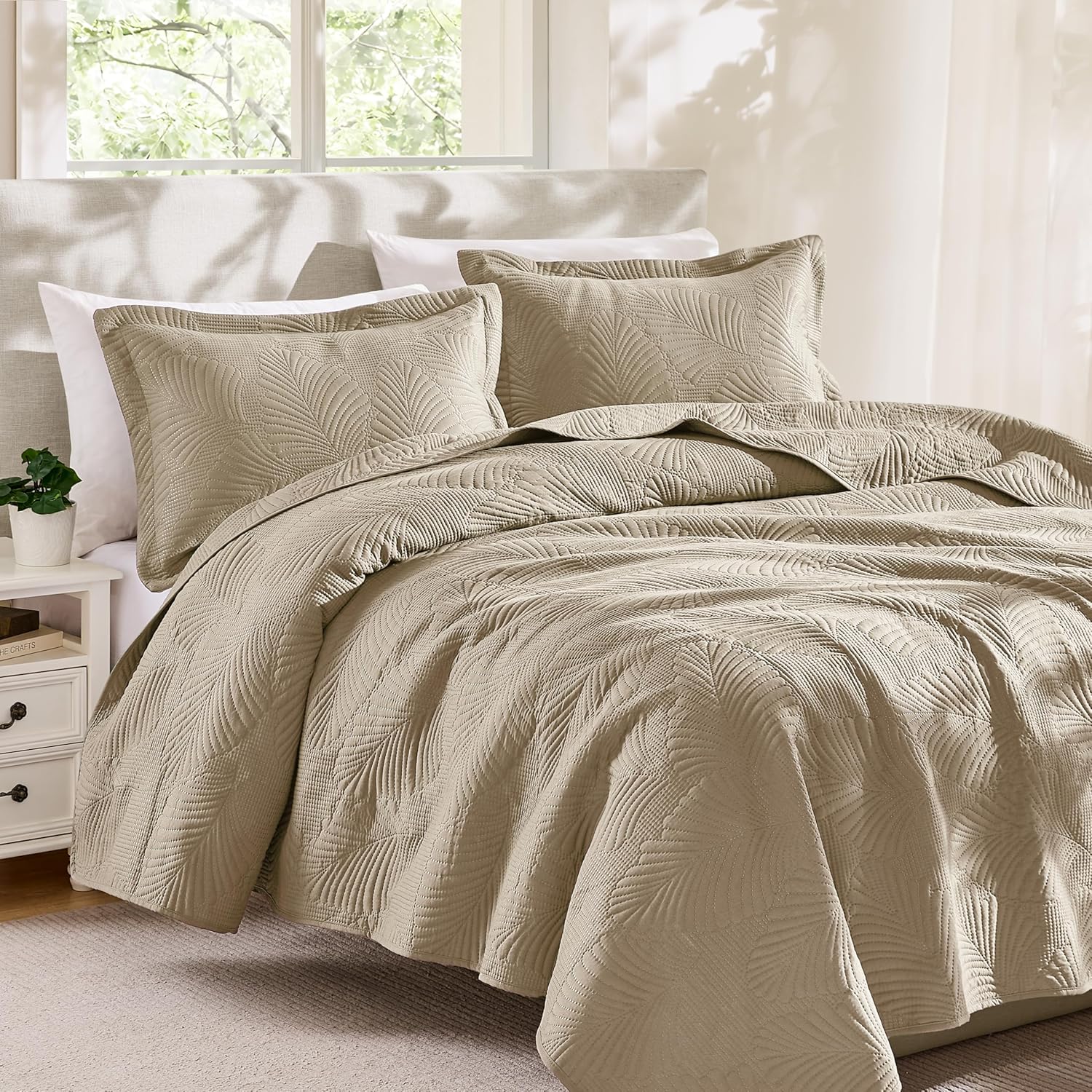 B2EVER King Size Quilt Set with Pillow Shams