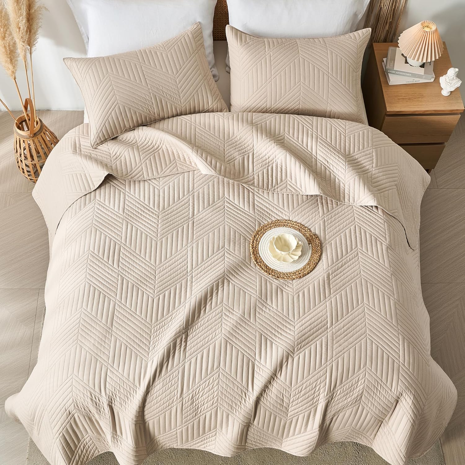 Davulos Reversible Microfiber Quilt Set Beige