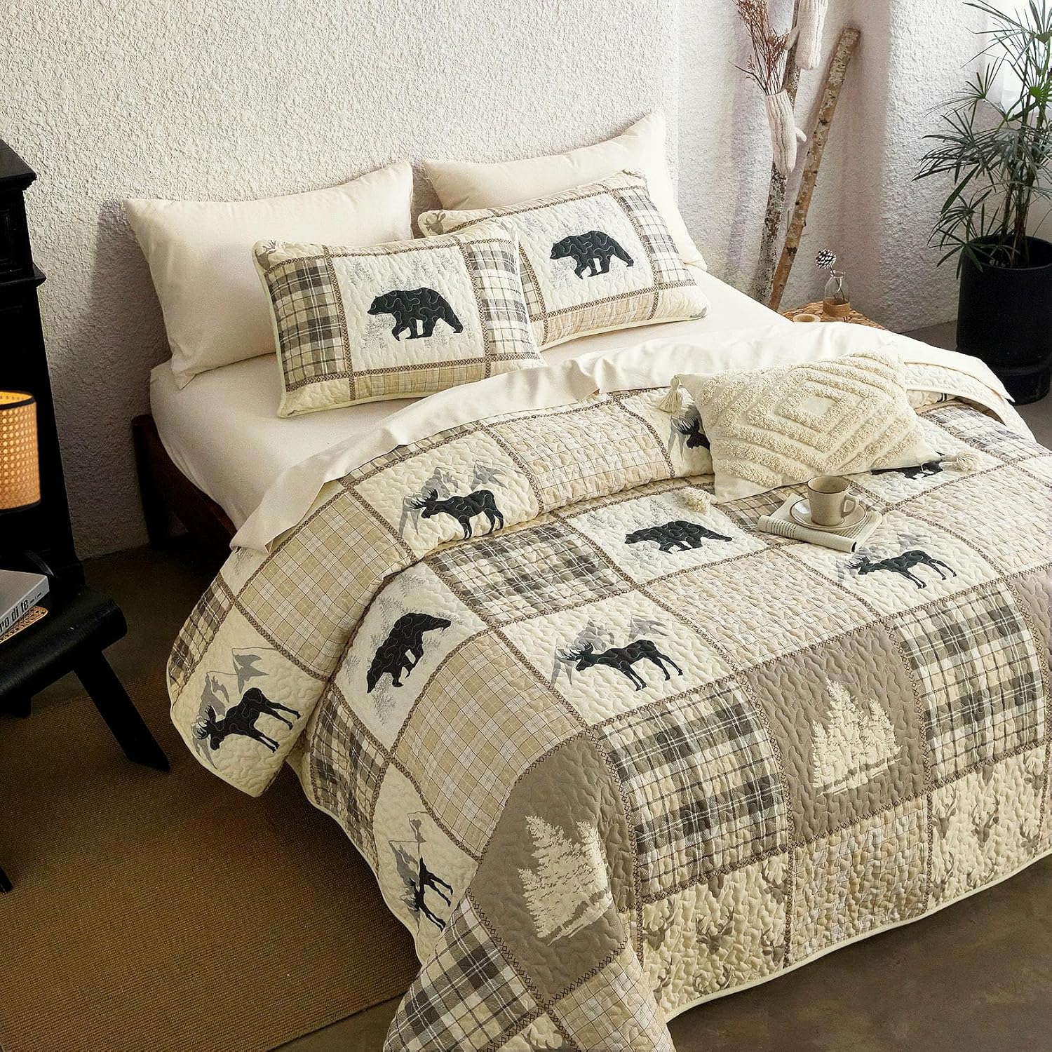 Wake In Cloud Rustic Quilt Set with Wildlife Pattern