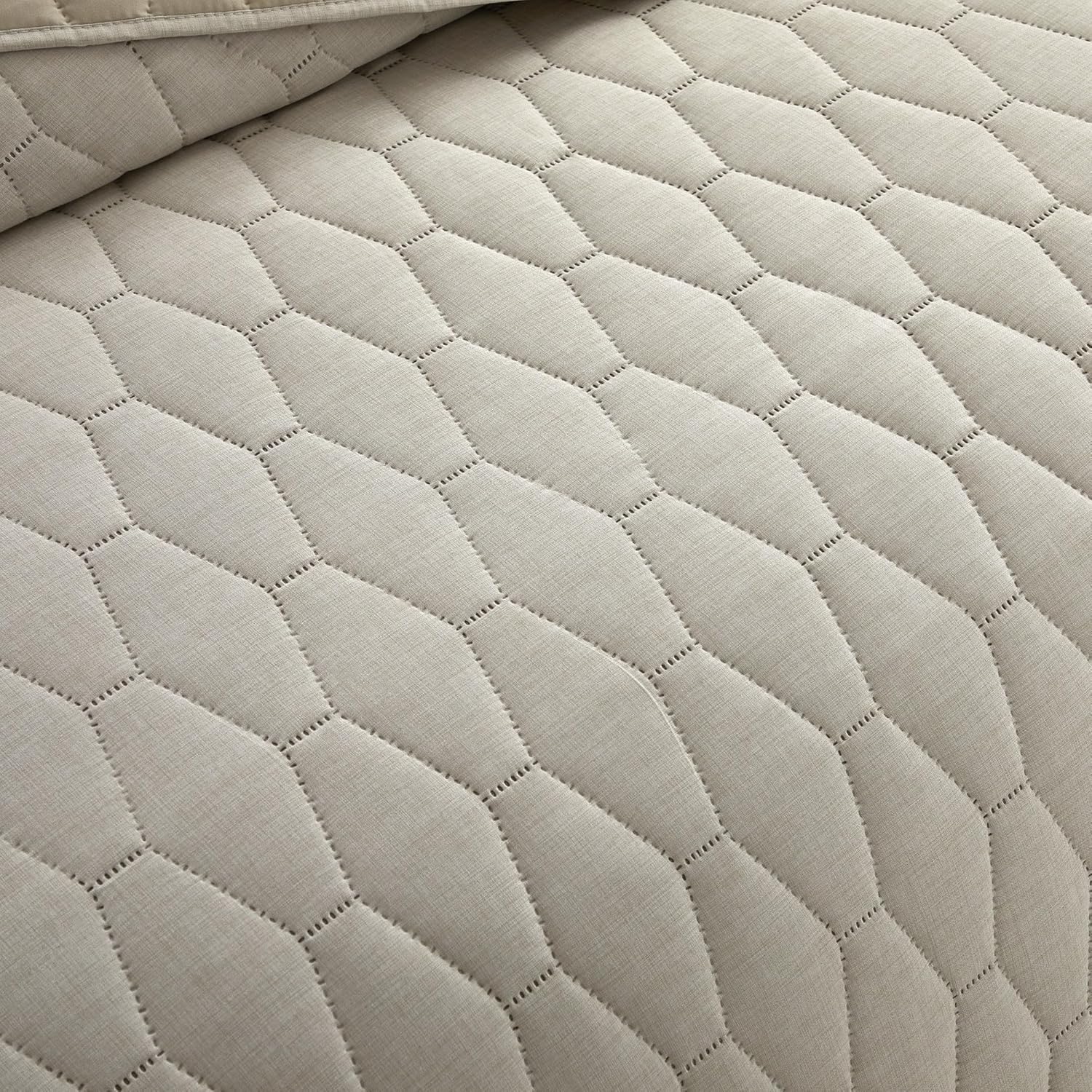 Chic Home Nyla 3 Piece Queen Quilt Set - Beige Hexagon Pattern