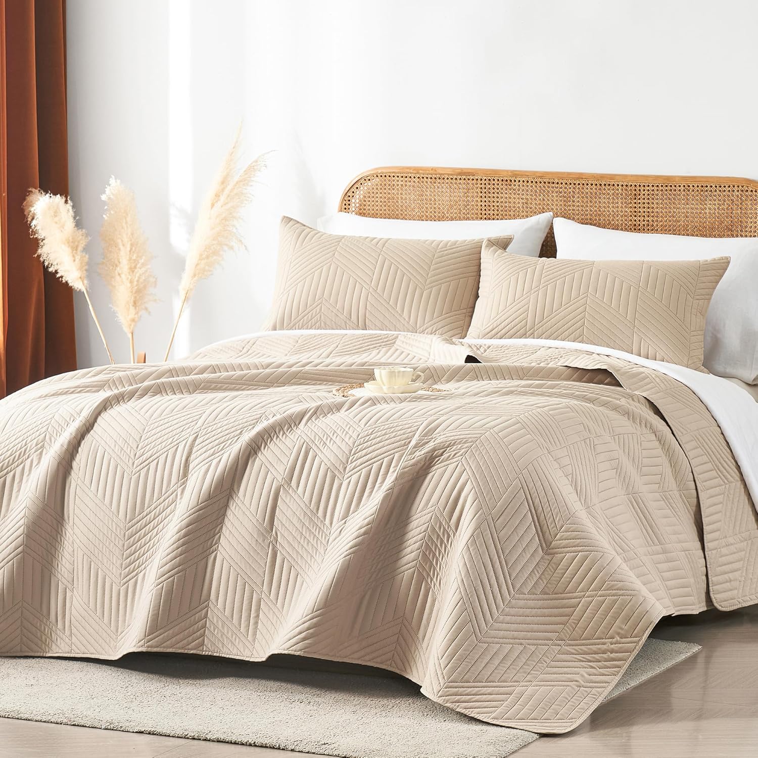 Davulos Reversible Microfiber Quilt Set Beige