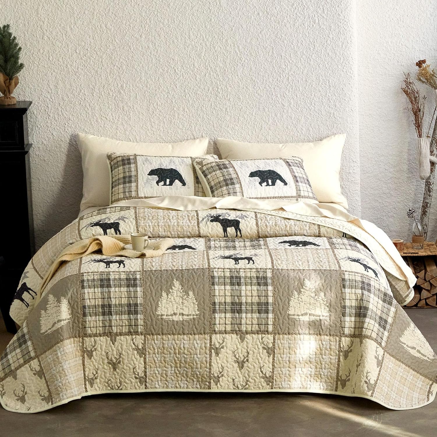Wake In Cloud Rustic Quilt Set with Wildlife Pattern