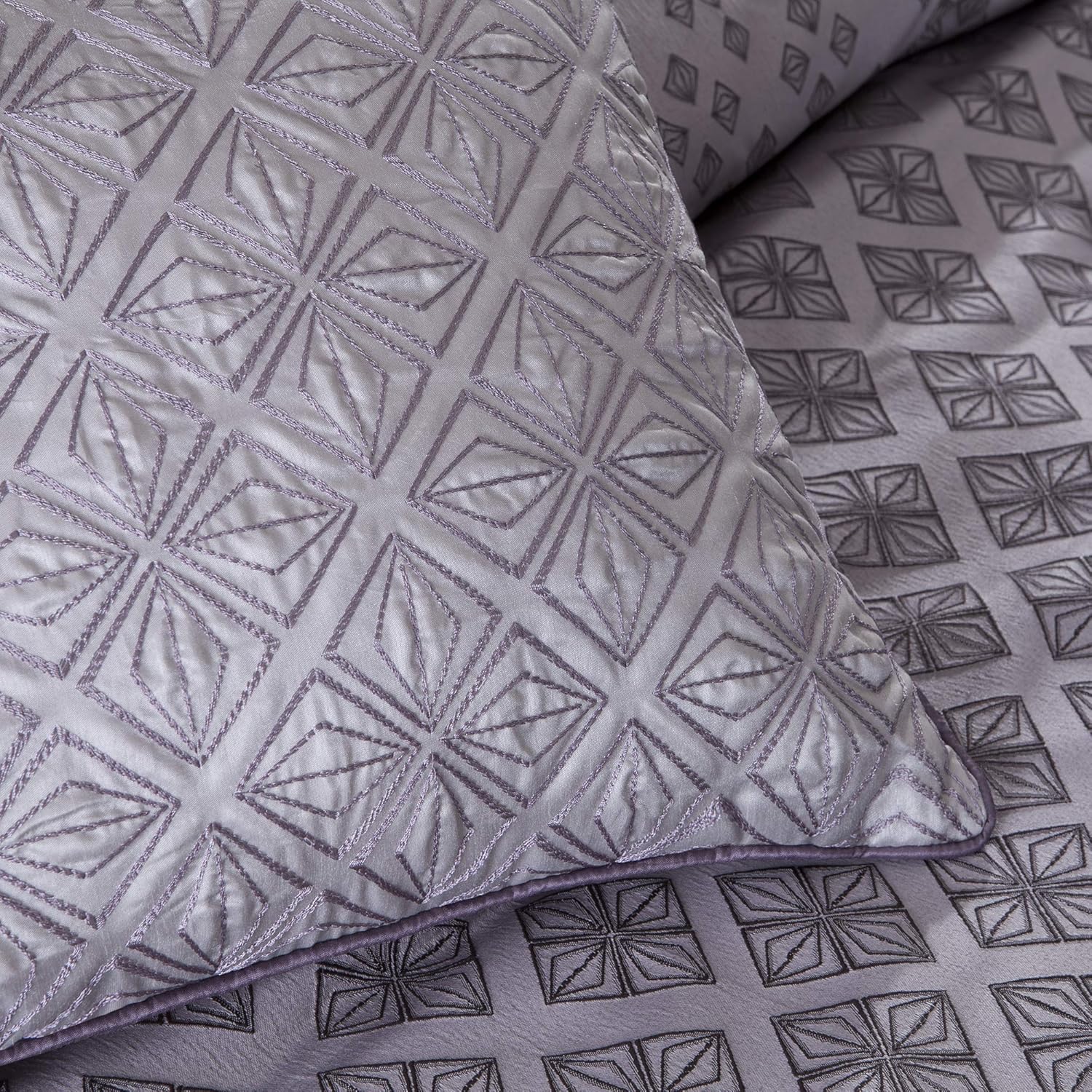 Madison Park Biloxi Jacquard 7-Piece Comforter Set