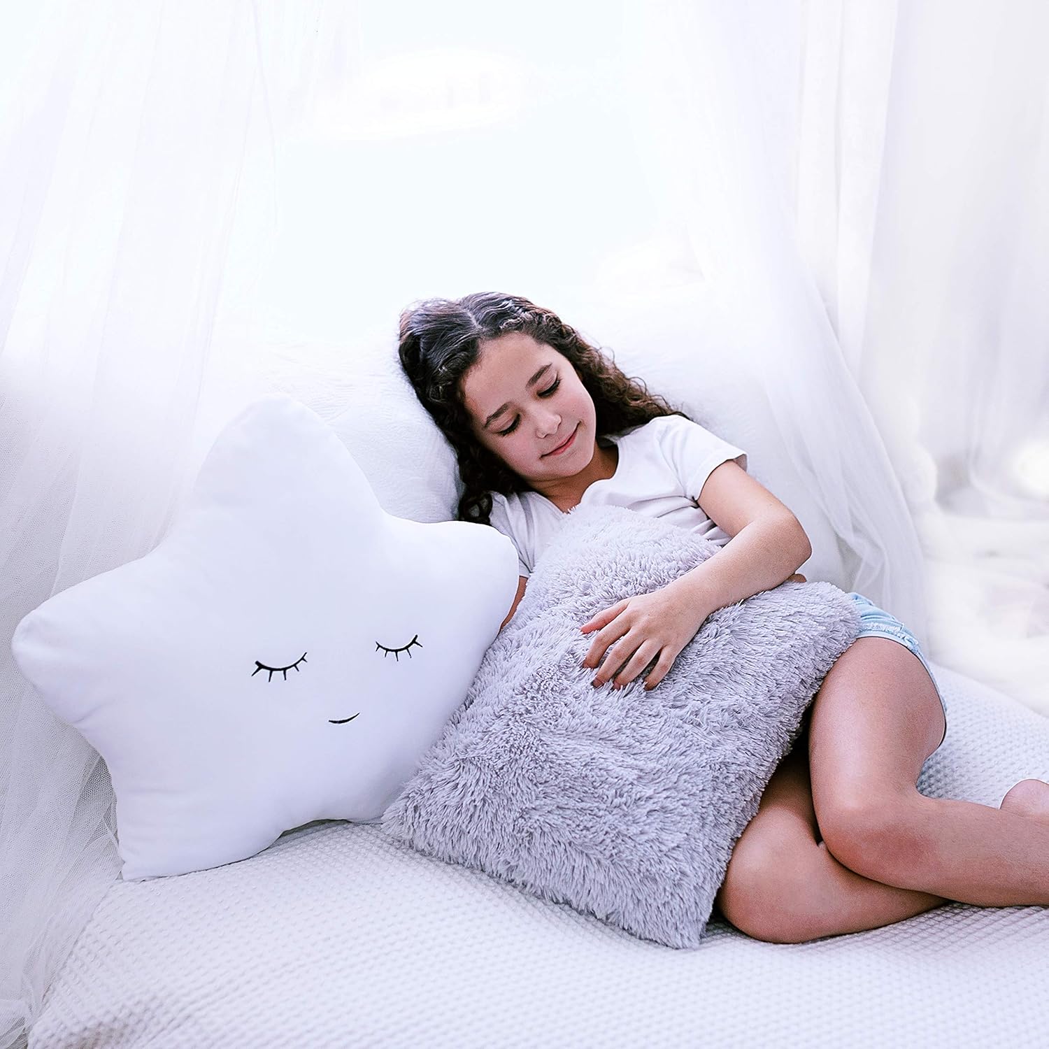 Perfectto Design Set of 2 Star Furry Throw Pillows for Kids Room