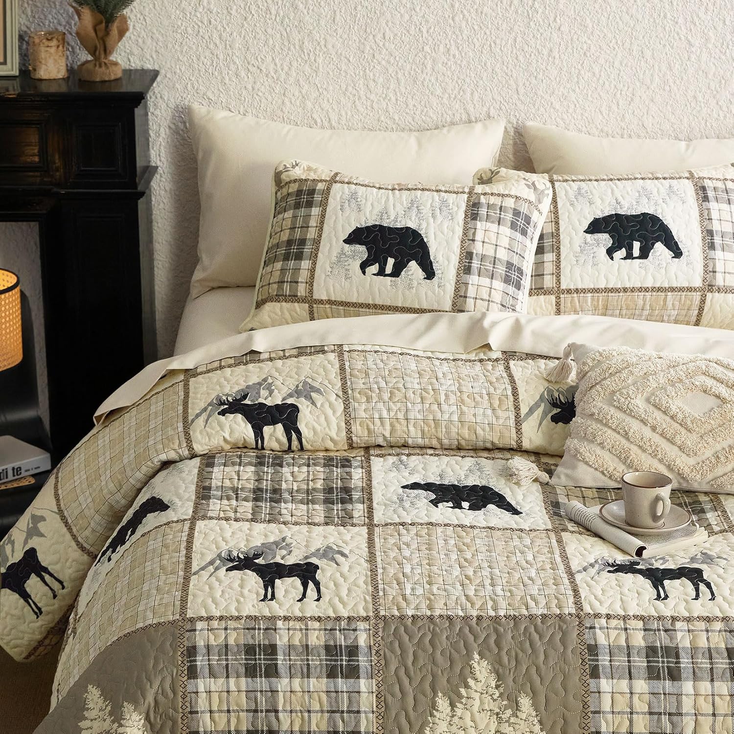 Wake In Cloud Rustic Quilt Set with Wildlife Pattern