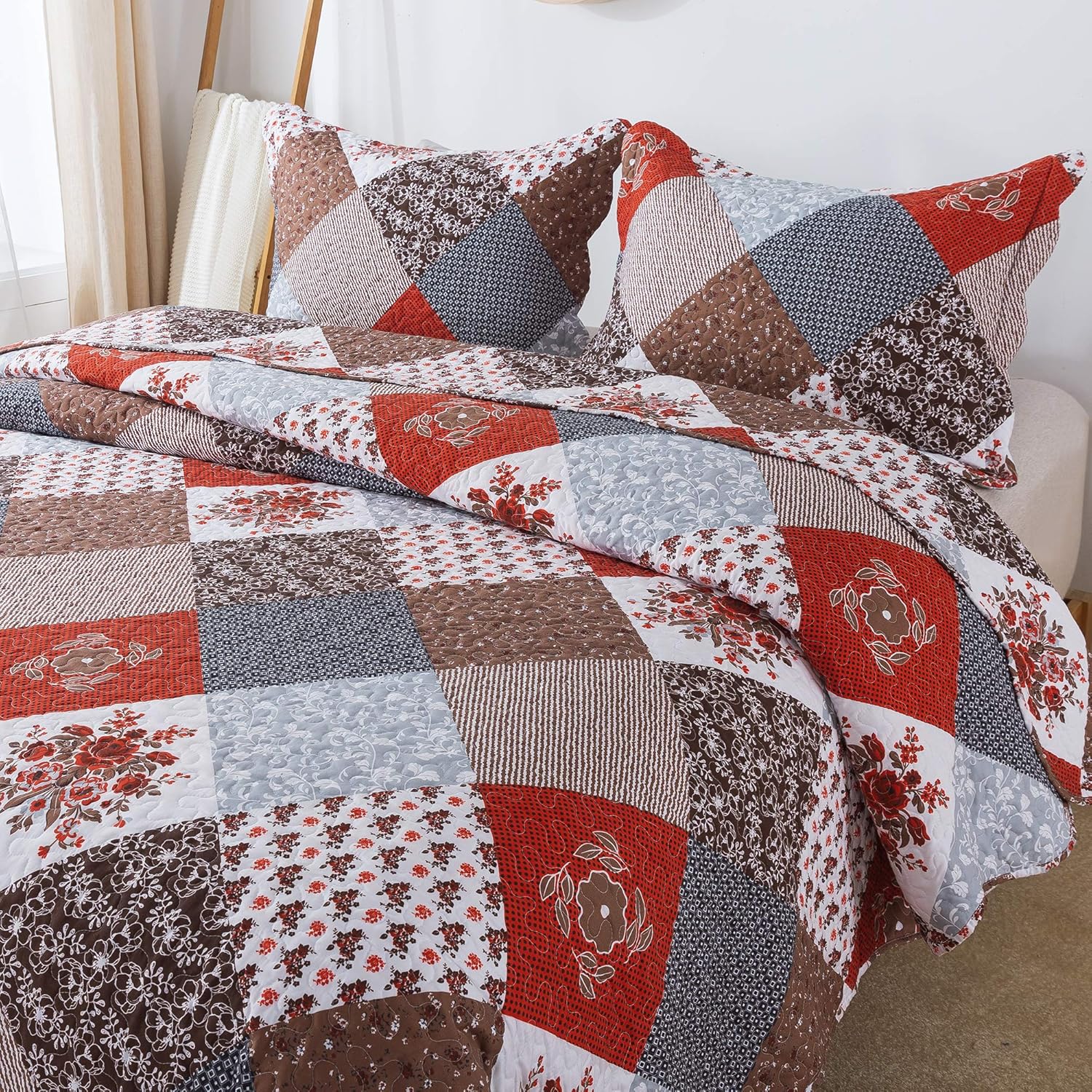 Travan Floral Printed Quilt Set Queen Size