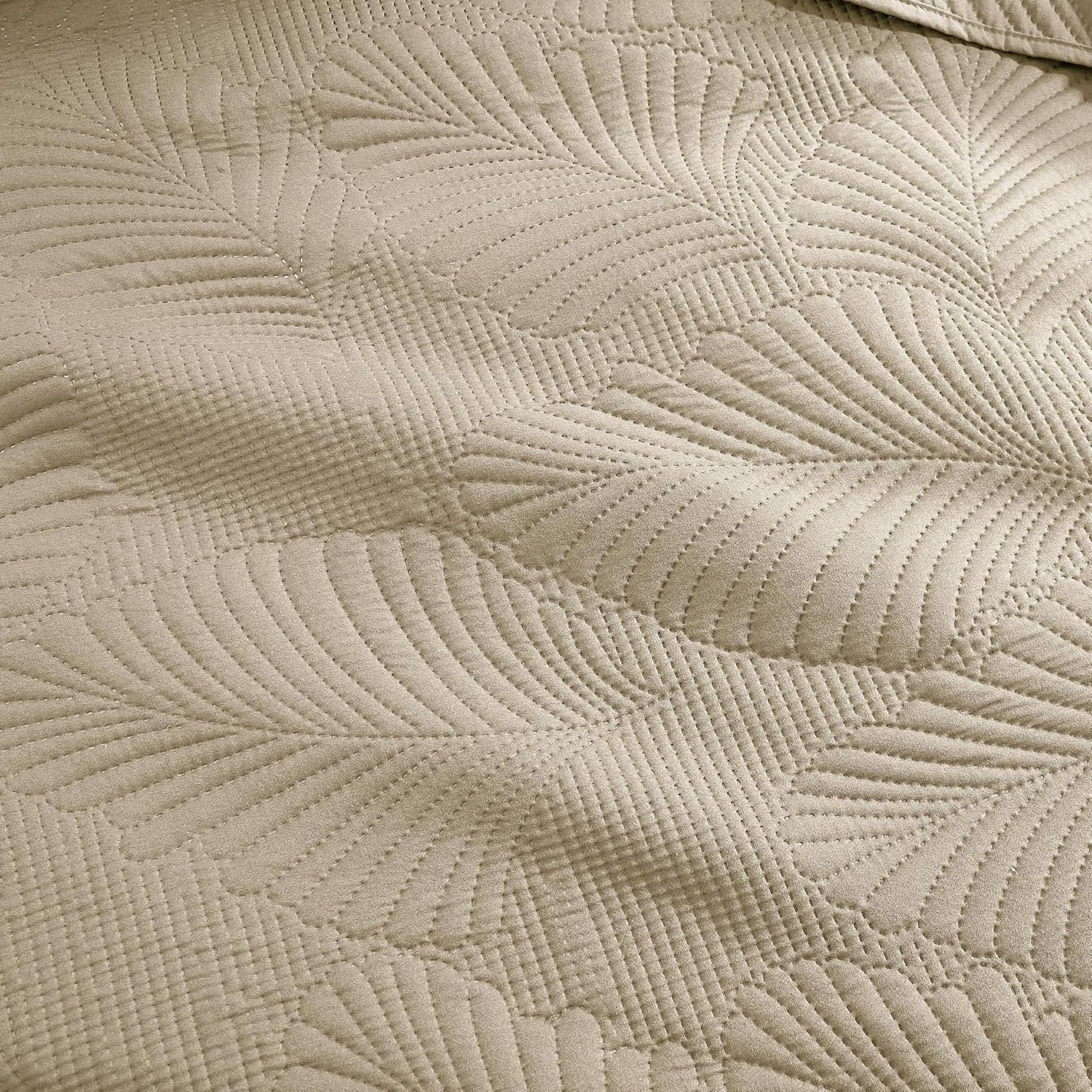 B2EVER King Size Quilt Set with Pillow Shams