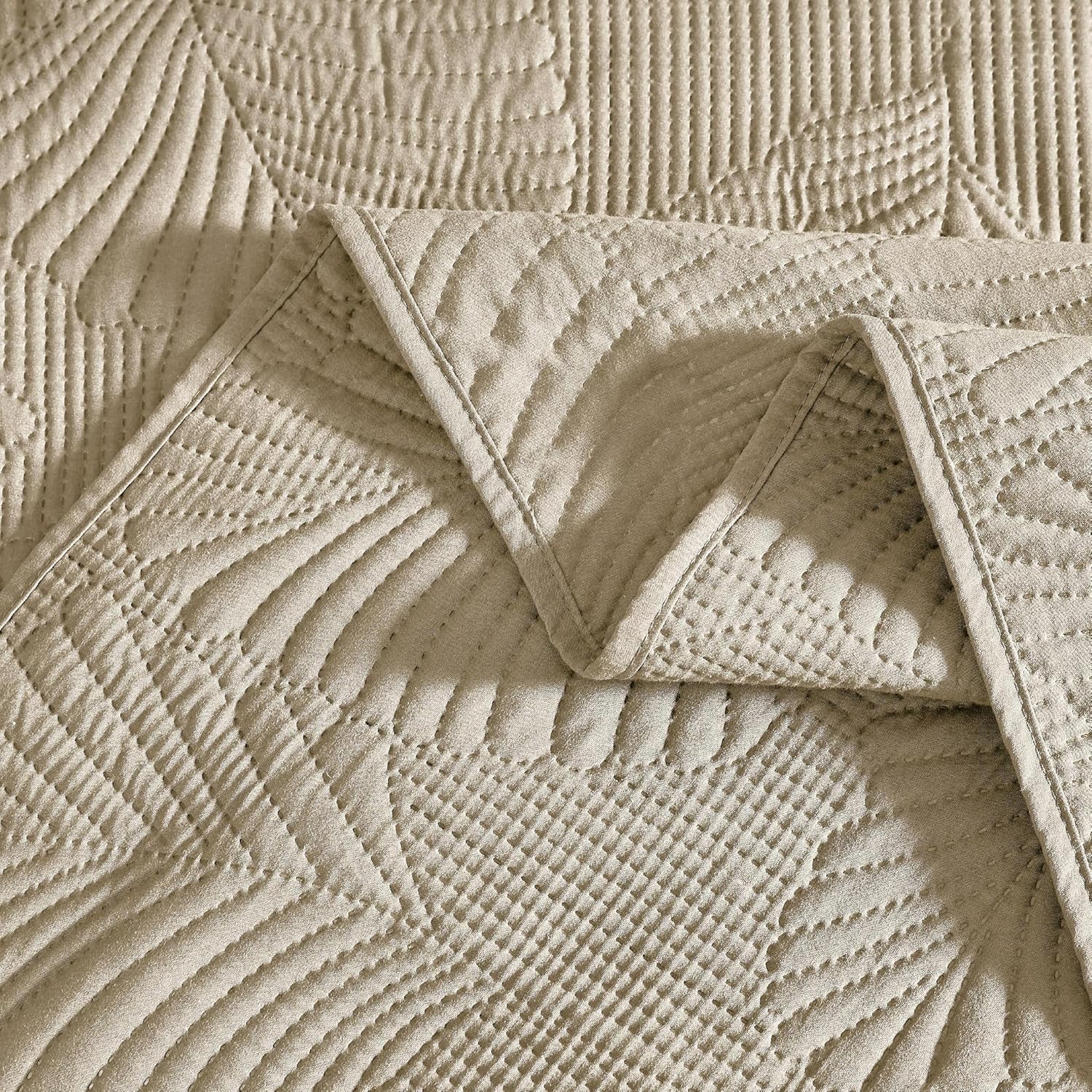 B2EVER King Size Quilt Set with Pillow Shams